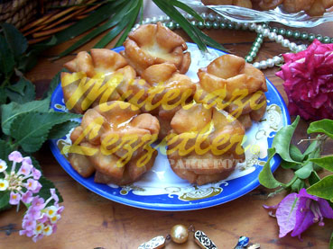 Flower Yeast Fritters with Syrup