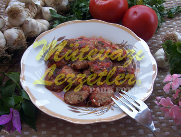 Bulgur albóndigas con tomate