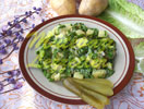 Kartoffelsalat mit Salatblätter